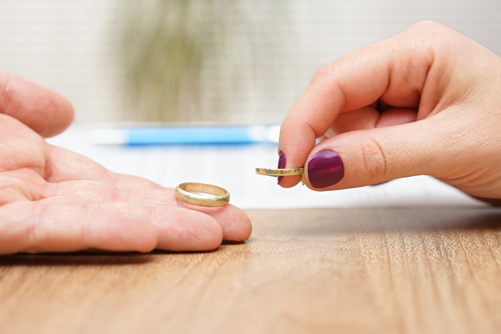 حق طلاق زن و مرد به چه صورت است؟